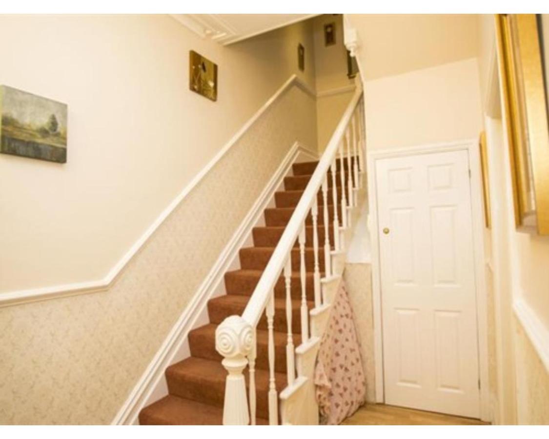 Parasol Weston Guest House Екстер'єр фото