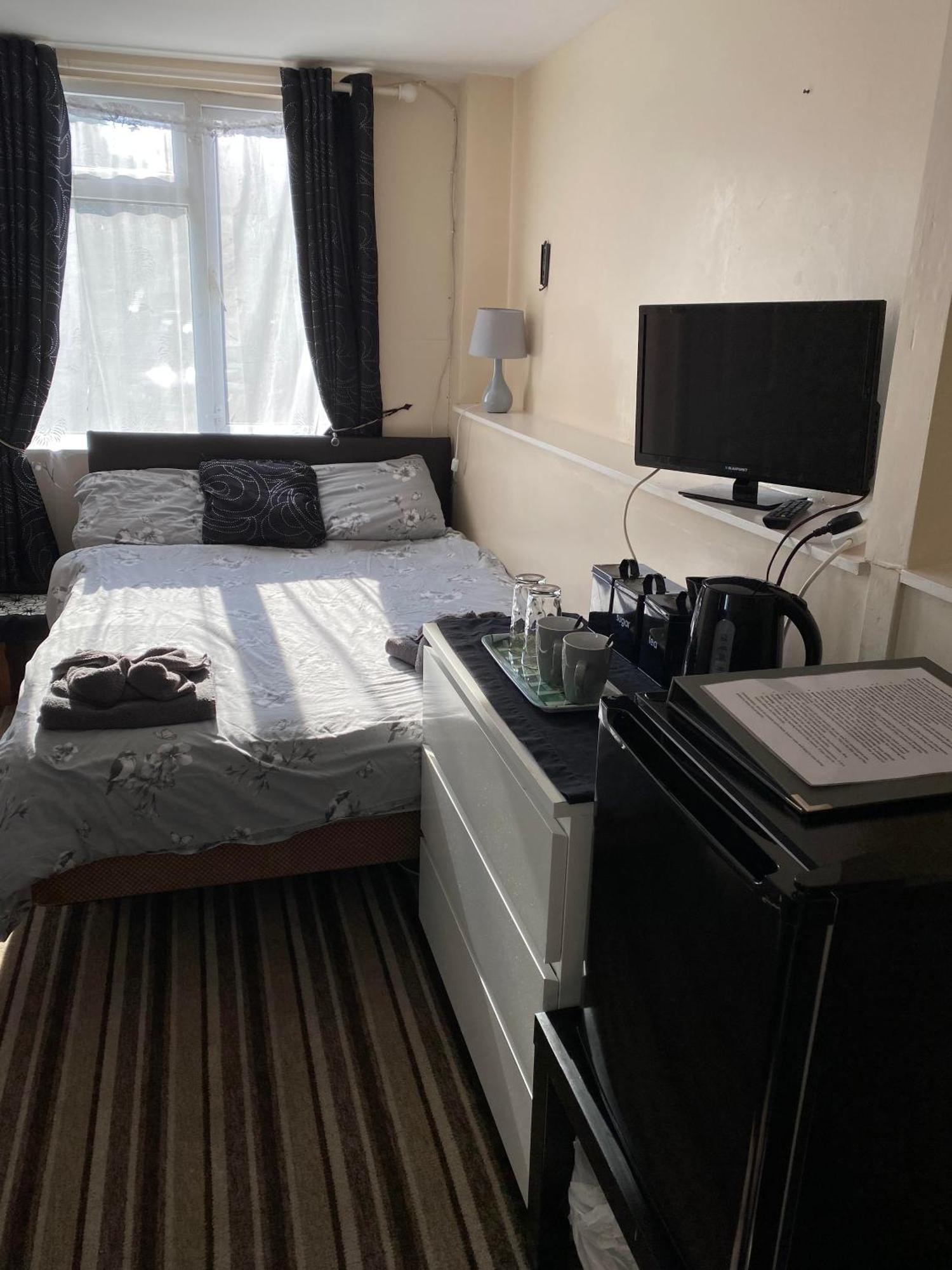 Parasol Weston Guest House Екстер'єр фото