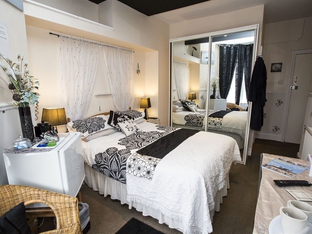 Parasol Weston Guest House Екстер'єр фото